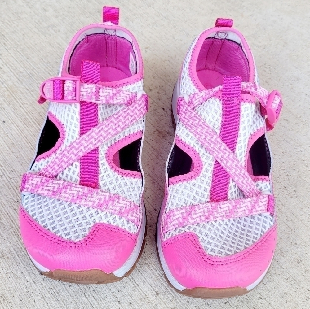 NWOT GIrls 3 Chaco Sandals